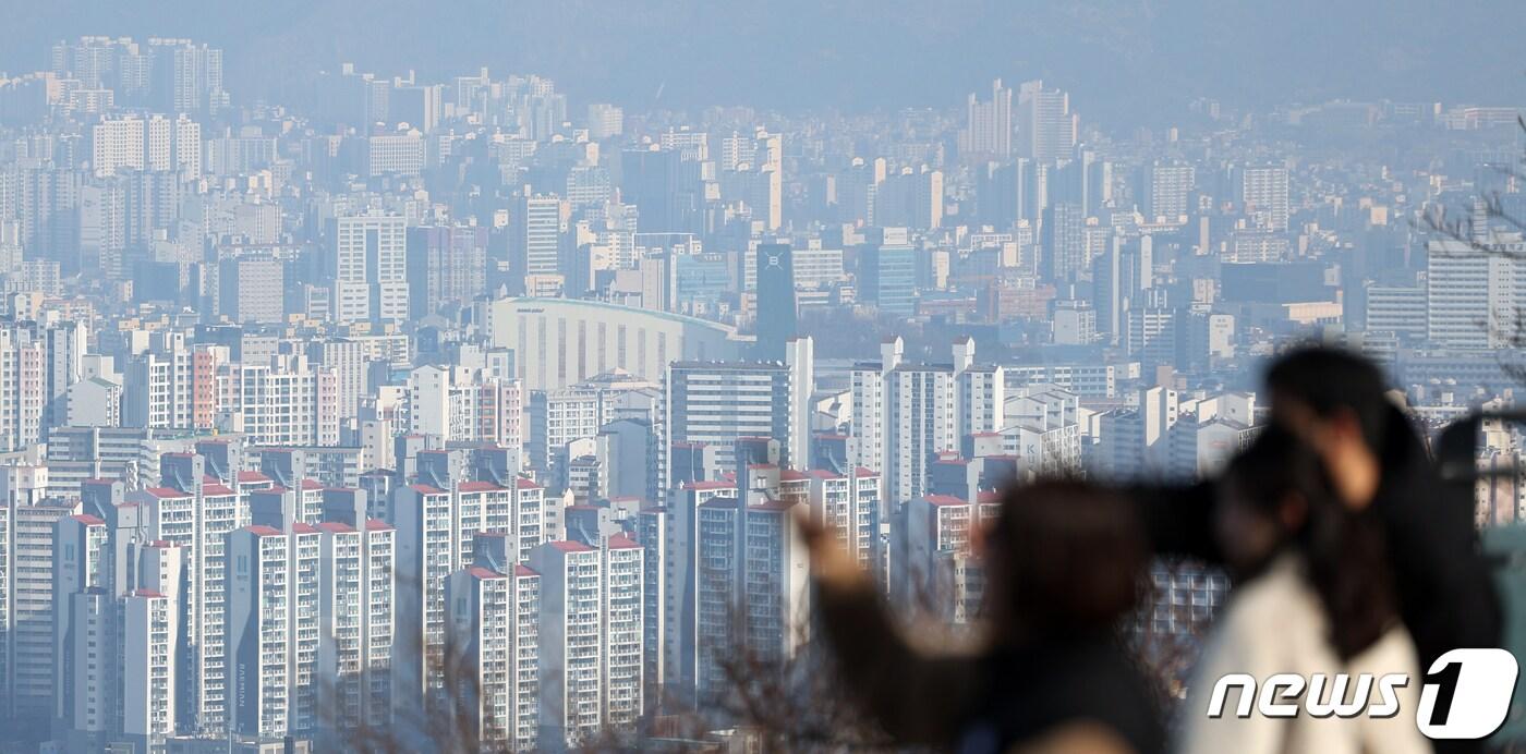 사진은 이날 서울 남산에서 바라본 시가지 모습. 2024.1.30/뉴스1 ⓒ News1 김명섭 기자