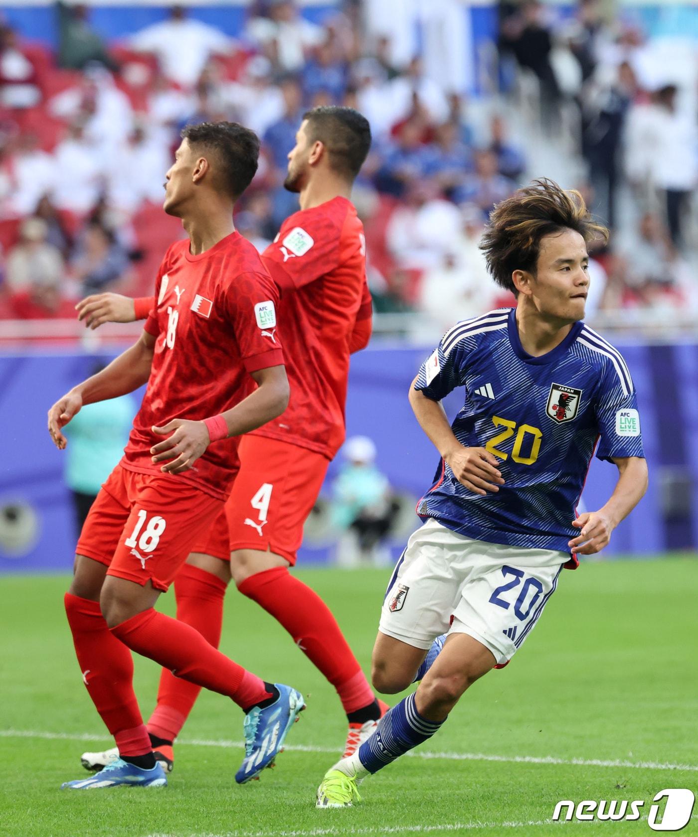 일본 구보 다케후사가 31일&#40;현지시간&#41; 카타르 도하 알투마마 스타디움에서 열린 2023 아시아축구연맹&#40;AFC&#41; 카타르 아시안컵 16강전 바레인과 일본의 경기에서 추가골을 터뜨리고 있다. 2024.1.31/뉴스1 ⓒ News1 김성진 기자