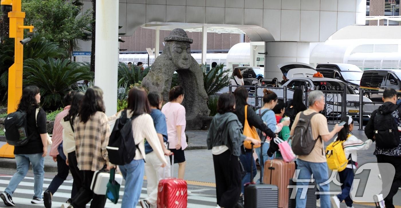 제주공항에 도착한 관광객&#40;자료사진&#41;ⓒ News1 