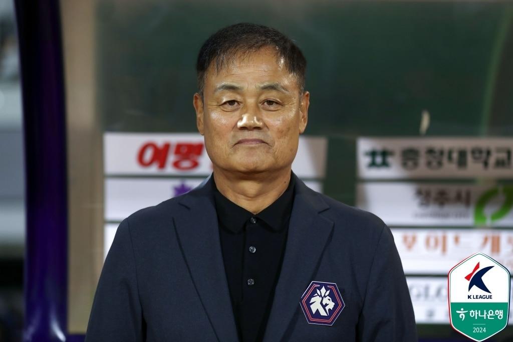 충북청주FC 감독직을 내려놓은 최윤겸 감독.&#40;한국프로축구연맹 제공&#41;