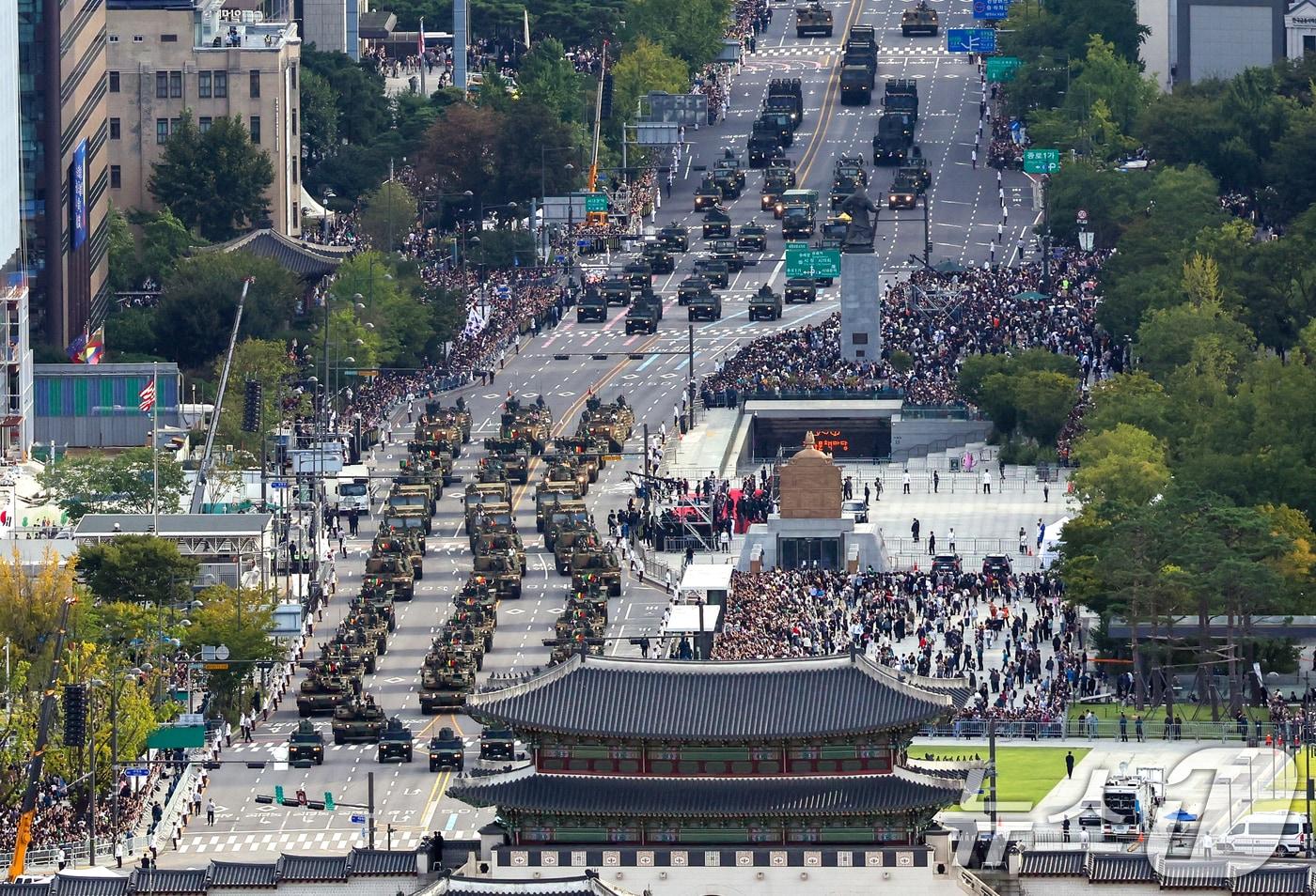 1일 오후 서울 세종대로 광화문광장 일대에서 열린 &#39;건군 76주년 국군의날 시가행진&#39;&#40;대통령실 제공&#41; 2024.10.1/뉴스1 ⓒ News1 송원영 기자