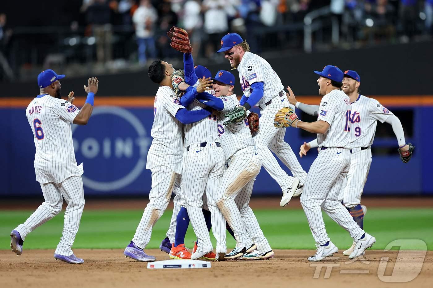 MLB 메츠가 필라델피아를 꺾고 9년 만에 NLCS에 진출했다. ⓒ AFP=뉴스1