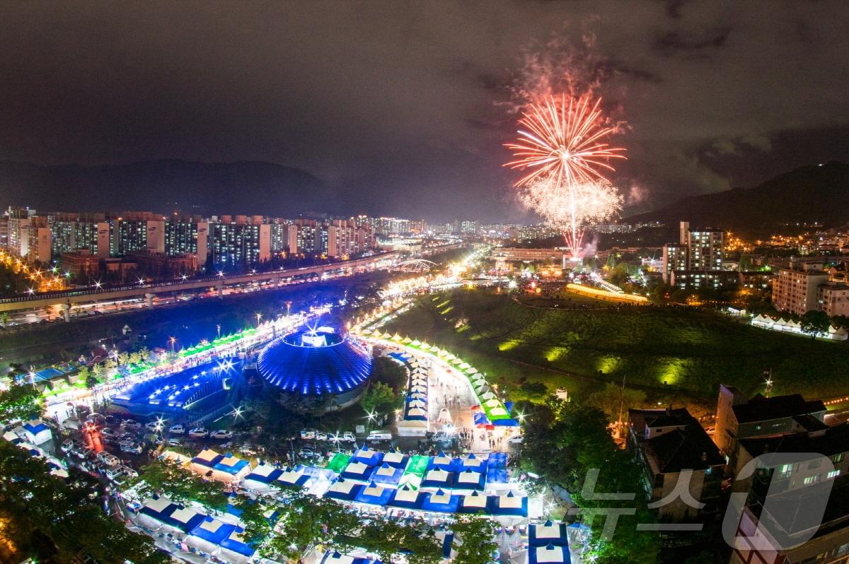 가야문화축제 불꽃쇼 모습.&#40;김해시 제공&#41;