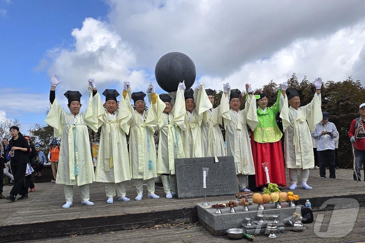 충북 영동·경북 김천·전북 무주 3도, 3시·군 삼도봉 만남의 날 행사 &#40;영동군 제공&#41; /뉴스1 