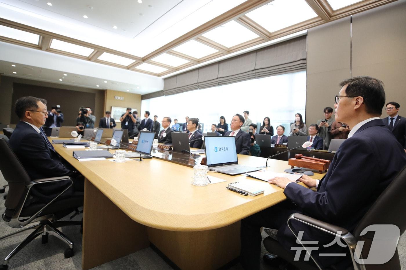 이창용 한국은행 총재가 11일 서울 중구 한국은행에서 열린 금융통화위원회 통화정책방향 회의를 주재하고 있다. 2024.10.11/뉴스1 ⓒ News1 사진공동취재단