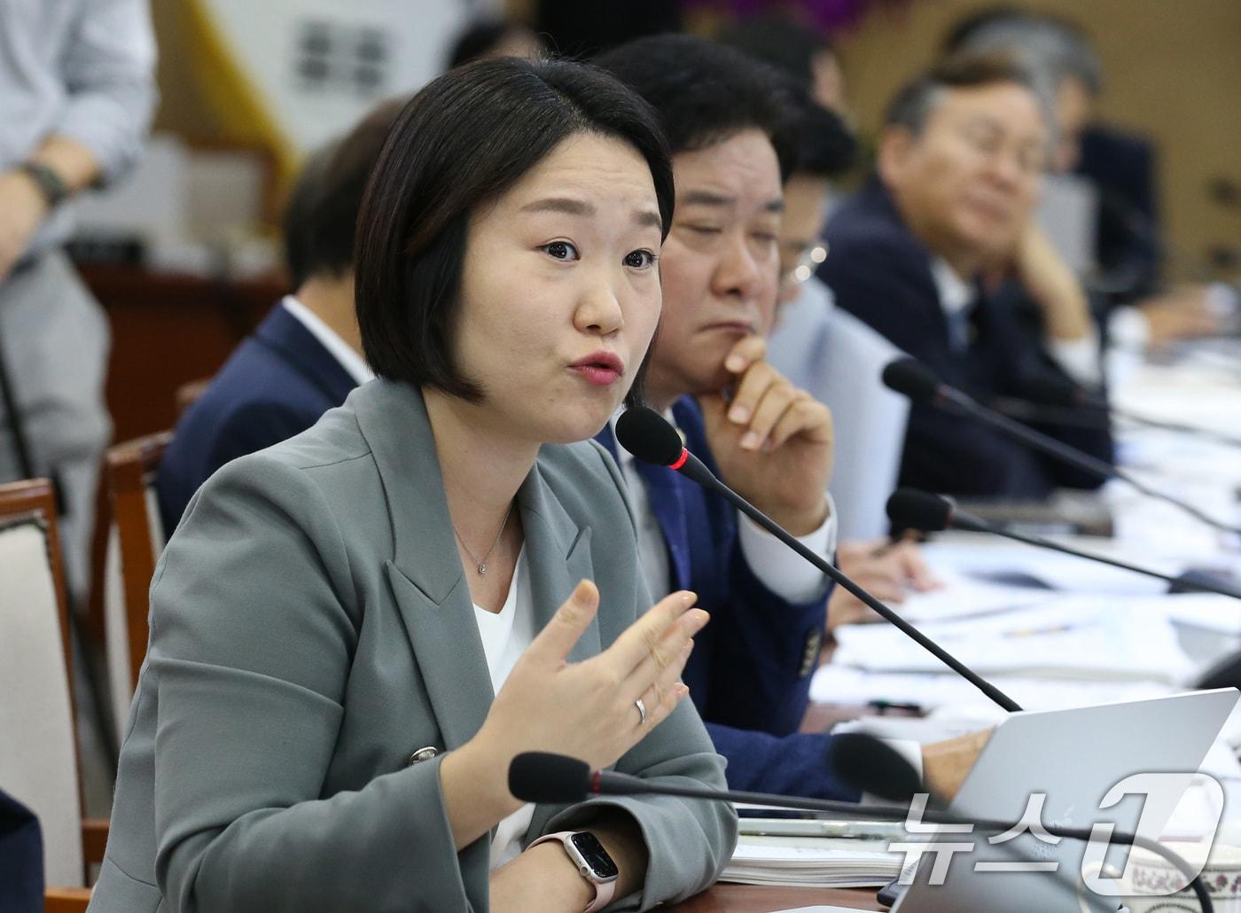 이소영 더불어민주당 위원이 11일 한국철도공사&#40;코레일&#41; 대전본사에서 열린 국회 국토교통위원회의 한국철도공사, 국가철도공단 등에 대한 국정감사에서 질의하고 있다. 2024.10.11/뉴스1 ⓒ News1 김기태 기자