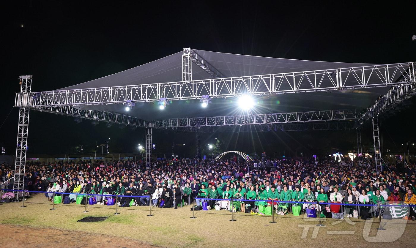 함양산삼축제 폐막식 장면&#40;함양군 제공&#41;.