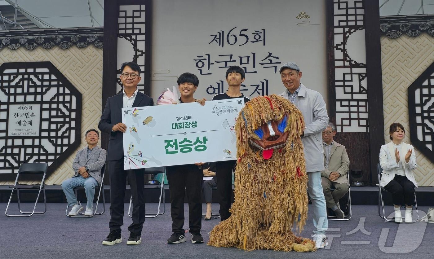 속초시 청소년방과후아카데미 한국민속예술제 수상.&#40;속초시 제공&#41; 2024.10.13/뉴스1