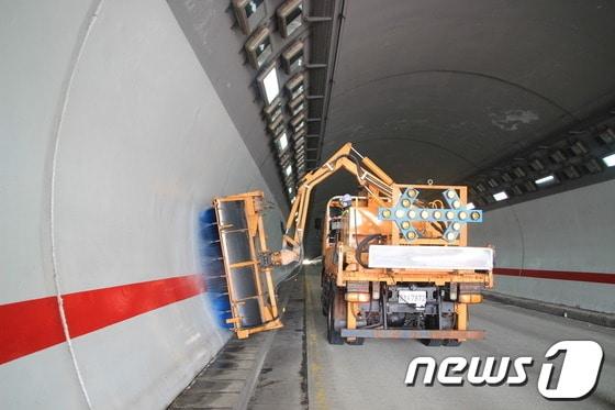  14일 대전지방국토관리청 충주국토관리사무소는 오는 21일부터 25일까지 닷새간 터널 청소로 교통을 통제한다고 밝혔다.&#40;자료사진&#41;/뉴스1