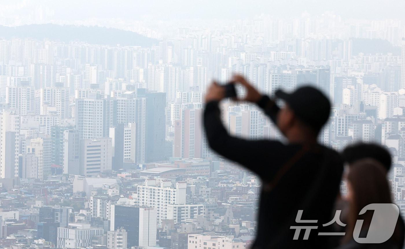 서울 남산에서 바라본 도심에 아파트 단지 모습이 보이고 있다. /뉴스1 ⓒ News1 이동해 기자