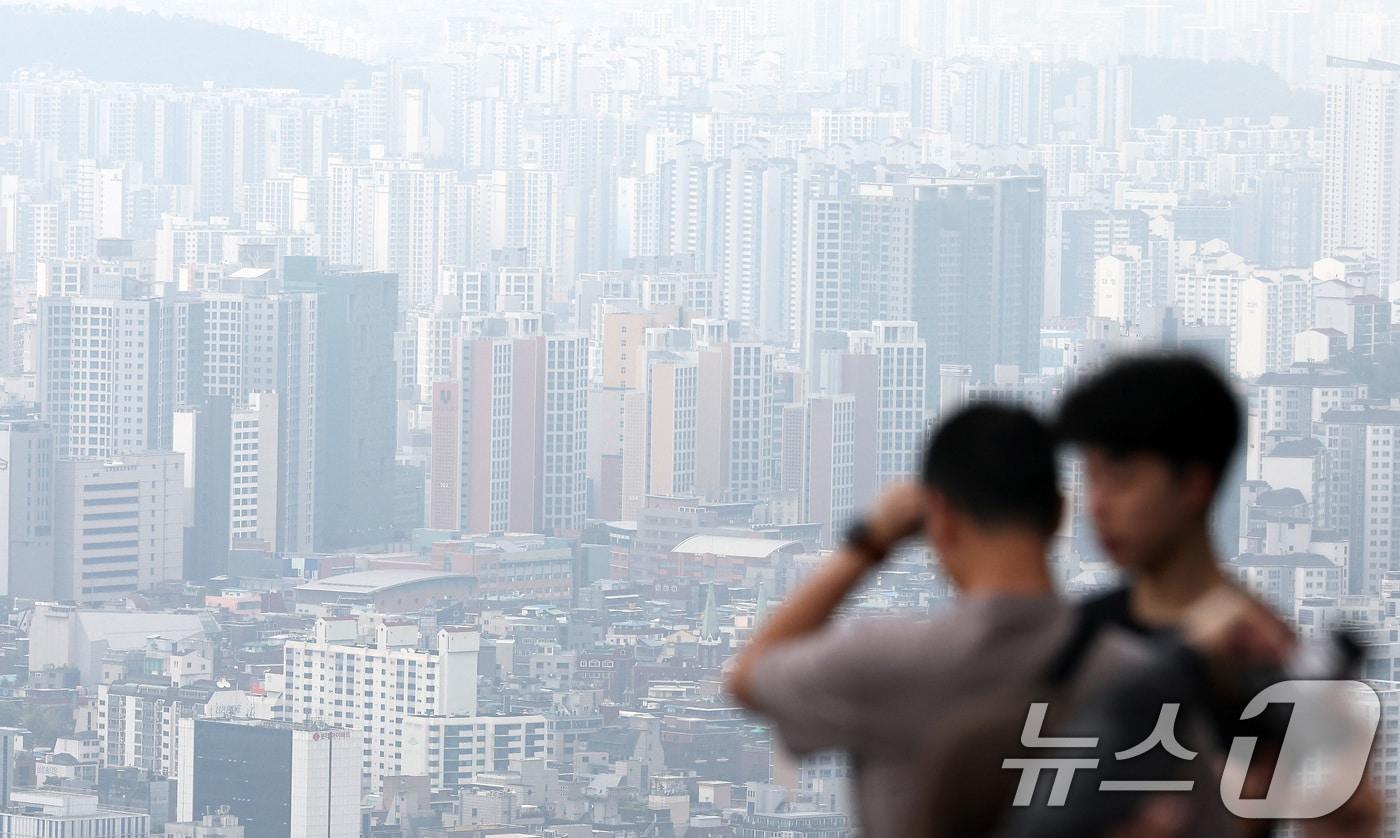 15일 오후 서울 남산에서 바라본 도심에 아파트 단지들이 보이고 있다. 2024.10.15/뉴스1 ⓒ News1 이동해 기자