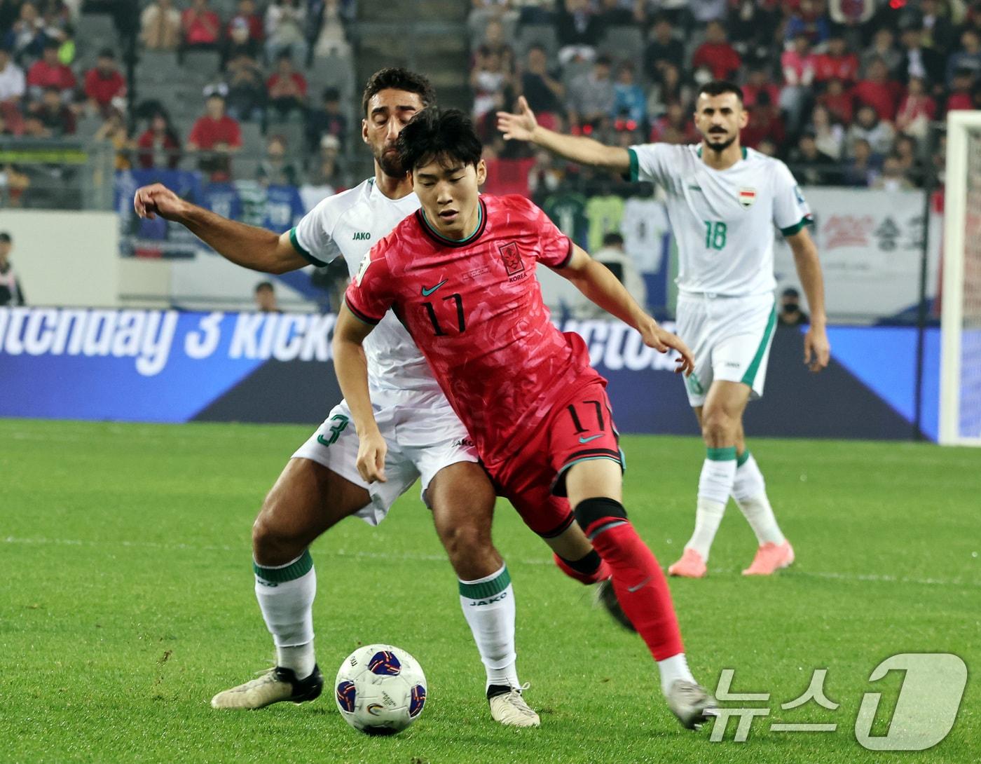 15일 오후 경기 용인시 처인구 용인미르스타디움에서 열린 2026 국제축구연맹&#40;FIFA&#41; 북중미 월드컵 아시아 3차 예선 B조 4차전 대한민국과 이라크의 경기에서 대한민국의 배준호가 드리블 돌파를 하고 있다. 2024.10.15/뉴스1 ⓒ News1 구윤성 기자