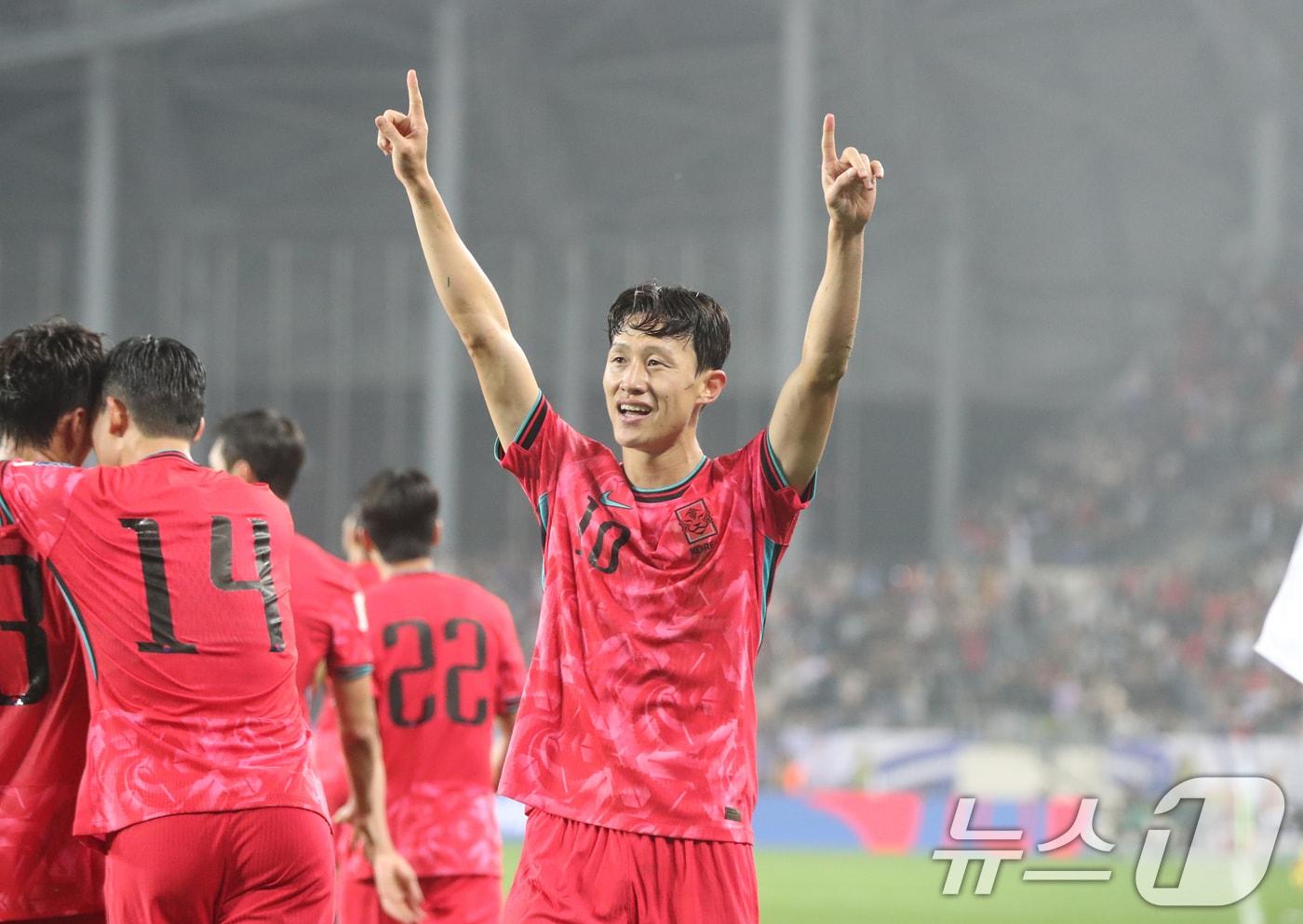 15일 오후 경기 용인시 처인구 용인미르스타디움에서 열린 2026 국제축구연맹&#40;FIFA&#41; 북중미 월드컵 아시아 3차 예선 B조 4차전 대한민국과 이라크의 경기, 대한민국 이재성이 골을 넣은 뒤 기뻐하고 있다. 2024.10.15/뉴스1 ⓒ News1 김영운 기자