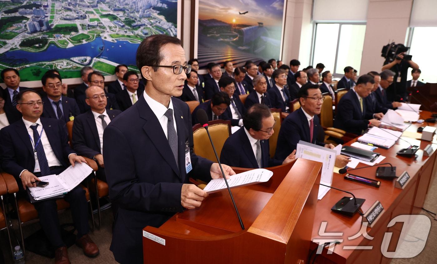 손태락 한국부동산원 원장이 16일 오전 서울 여의도 국회 국토교통위원회에서 열린 한국부동산원·주택도시보증공사·새만금개발공사 등에 대한 국정감사에서 업무보고를 하고 있다. 2024.10.16/뉴스1 ⓒ News1 김민지 기자