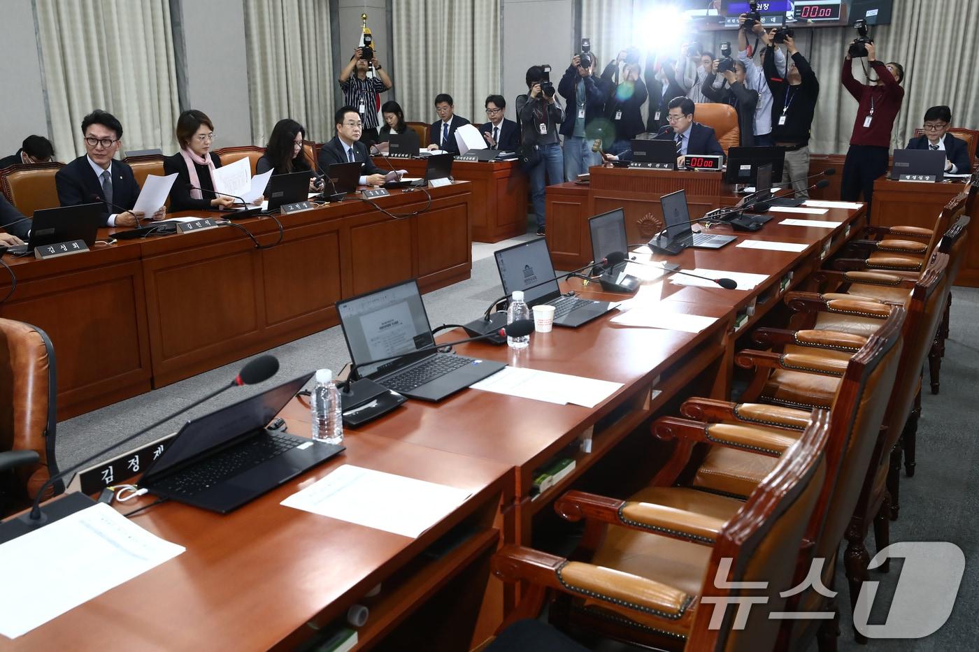 국회 운영위원장인 박찬대 더불어민주당 원내대표가 16일 오전 서울 여의도 국회에서 열린 운영위원회 전체회의 모습 2024.10.16/뉴스1 ⓒ News1 이광호 기자