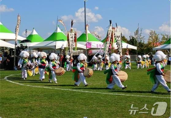 제65회 한국민속예술제에서 배영초팀이 부산농악을 선보이고 있다&#40;부산시청 제공&#41;