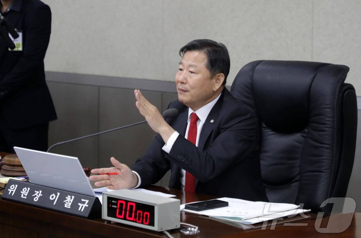 17일 한국석유공사에서 열린 국회 산업통상자원중소벤처기업위원회 국감에서 대왕고래 프로젝트 자료 제출을 두고 여야의원간의 언성이 높아지자 이철규 위원장이 중재하고 있다.2024.10.17/뉴스1 ⓒ News1 김지혜 기자