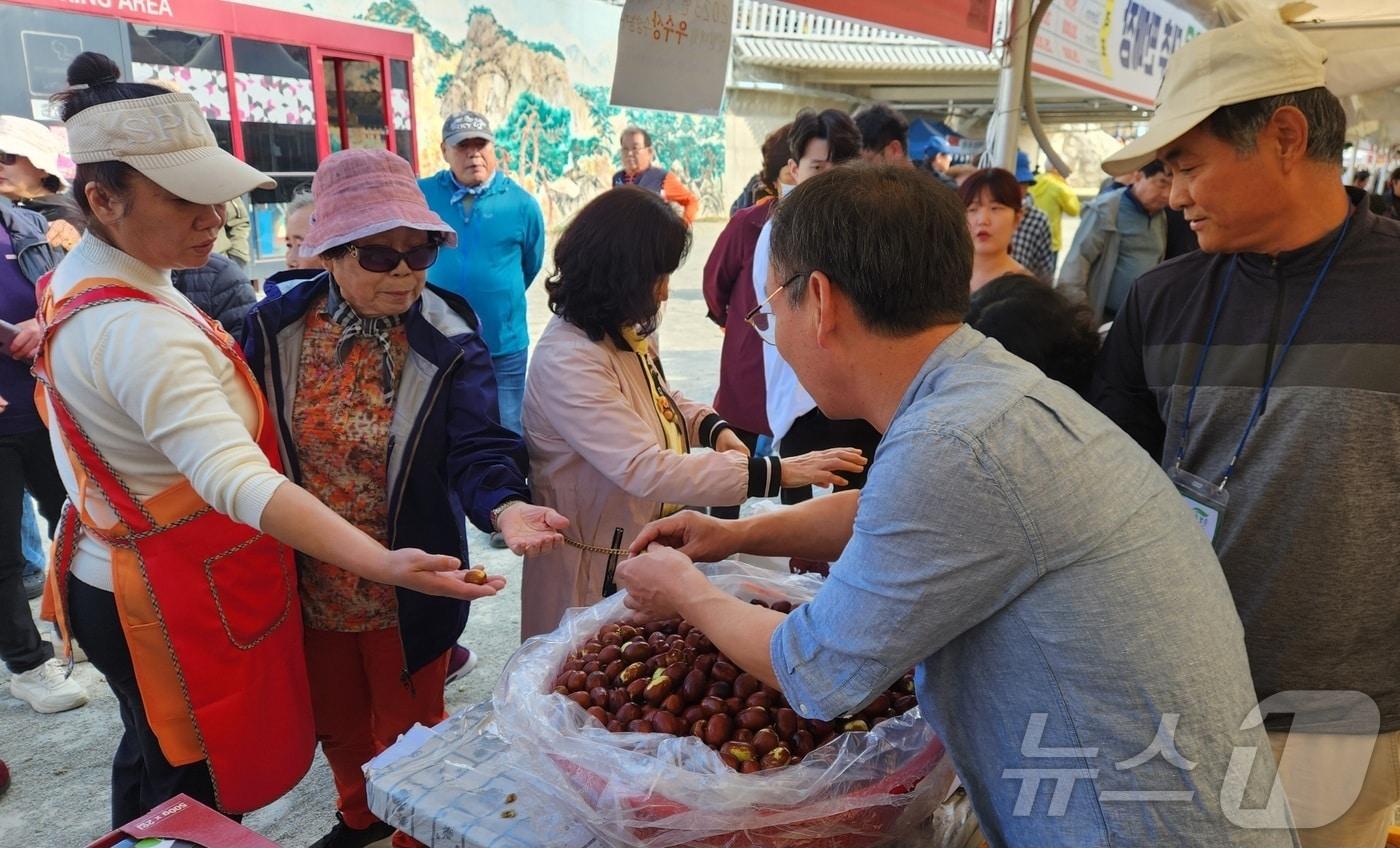 지난해 보은대추축제 판매장 모습&#40;보은군 제공&#41; /뉴스1