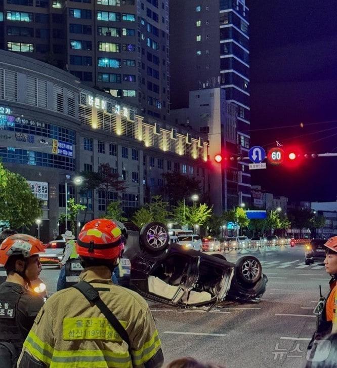 1일 울산 삼산동에서 발생한 음주운전 교통사고 현장.&#40;독자제공&#41;