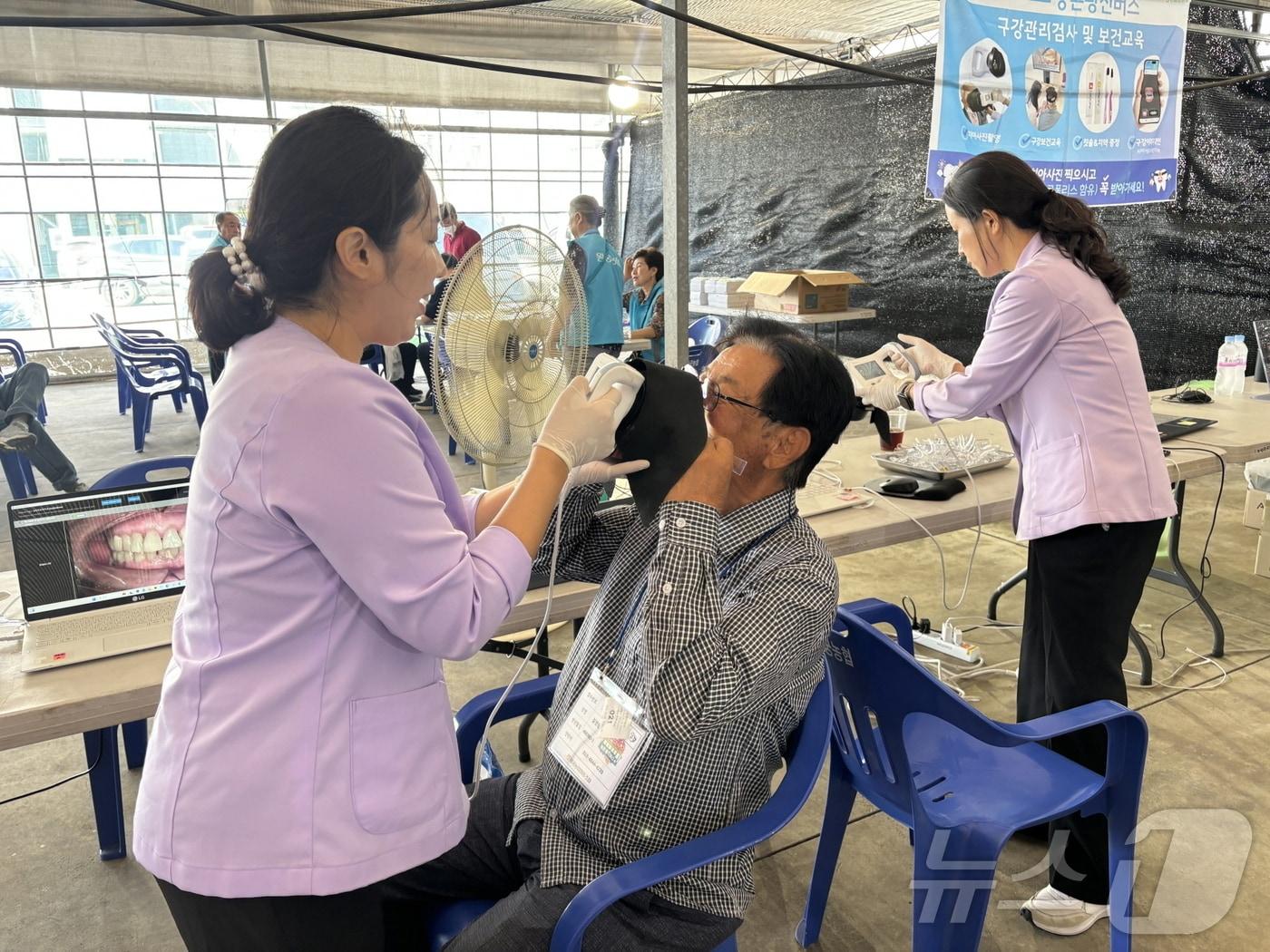 의료 사각지대 누비는 익산시 농촌 왕진버스&#40;익산시 제공&#41; 2024.10.2/뉴스1