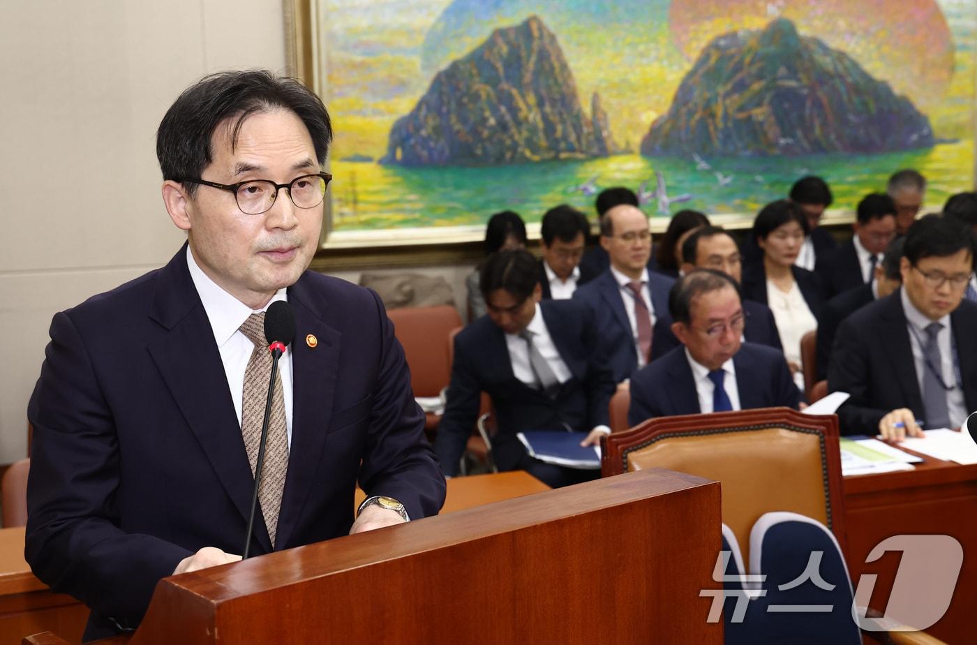 한기정 공정거래위원장이 21일 오전 서울 여의도 국회 정무위원회에서 열린 공정거래위원회, 한국소비자원, 한국공정거래조정원에 대한 국정감사에서 업무보고를 하고 있다. 2024.10.21/뉴스1 ⓒ News1 김민지 기자