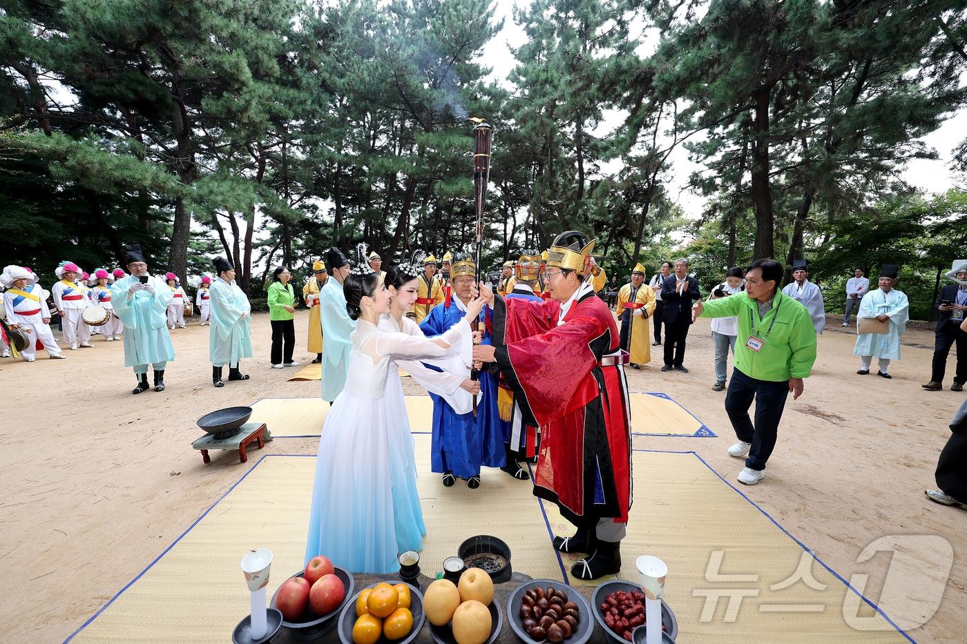 가야문화축제 &#39;혼불채화&#39; 의식.&#40;김해시 제공&#41;