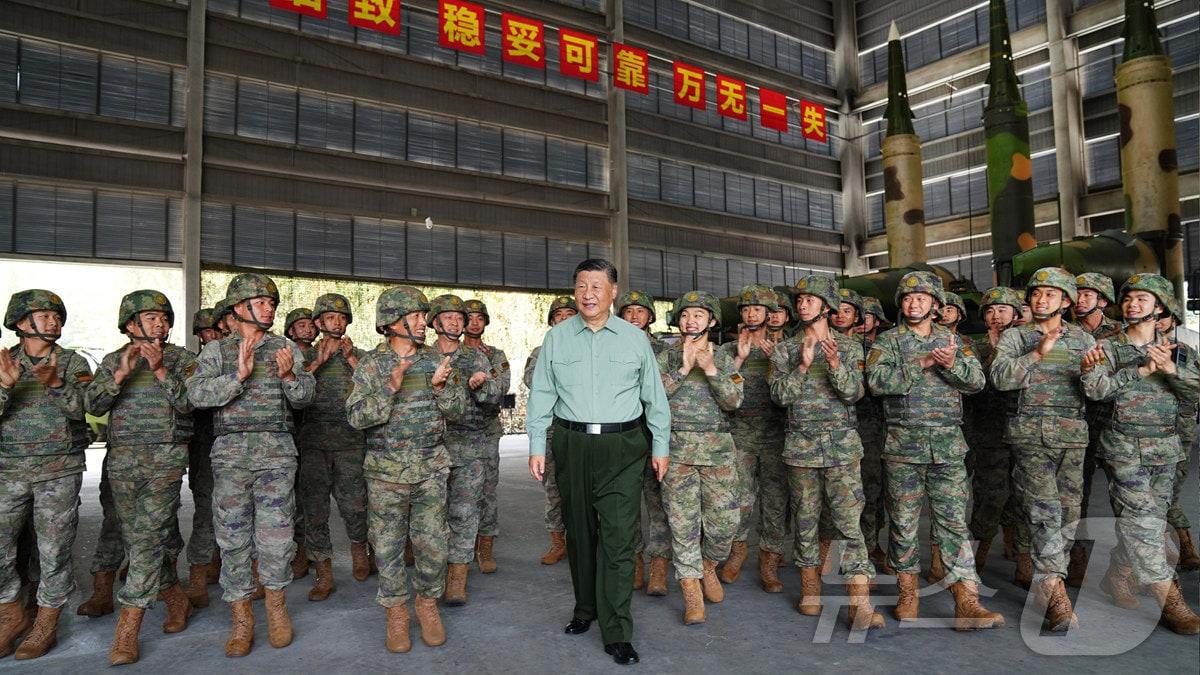 시진핑 중국 국가주석이 지난 17일 안후이성 로켓군 부대를 시찰했다. &#40;신화통신 갈무리&#41;