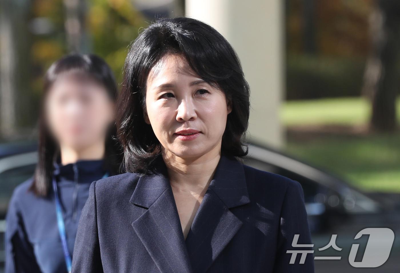 공직선거법 위반 혐의로 불구속 기소된 더불어민주당 이재명 대표의 배우자 김혜경 씨가 24일 오전 경기 수원시 영통구 수원지방법원에서 열린 결심공판에 출석하고 있다. 2024.10.24/뉴스1 ⓒ News1 김영운 기자