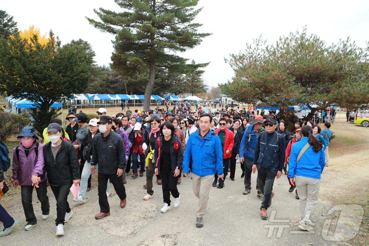 지난해 속리산 둘레길 걷기 축제 &#40;보은군 제공&#41; /뉴스1