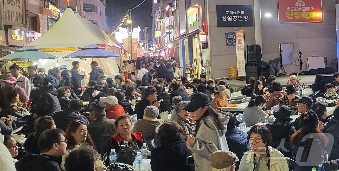 &#39;2024 원주 만두축제&#39;가 지난 10월 25일 강원 중앙동 전통시장과 문화의 거리, 지하상가 일대에서 열렸다. 2024.10.25/뉴스1 ⓒ News1 신관호 기자