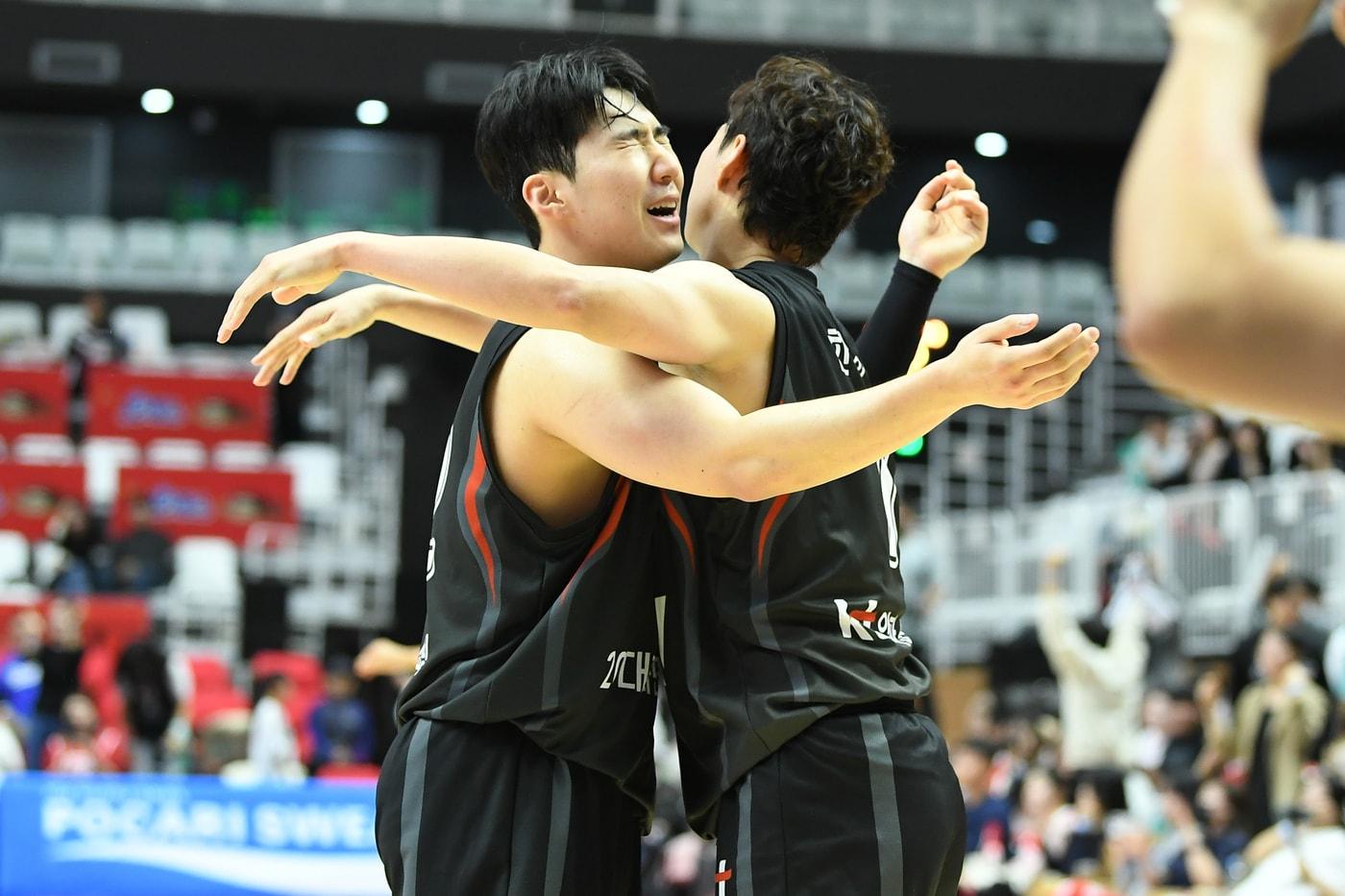 부산 KT가 서울 SK를 꺾고 시즌 2승째를 거뒀다.&#40;KBL 제공&#41;