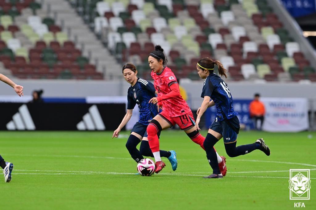 신상우 감독이 이끄는 여자 축구대표팀이 26일 일본 도쿄국립경기장에서 열린 일본과 평가전에서 대패했다. &#40;대한축구협회 제공&#41;