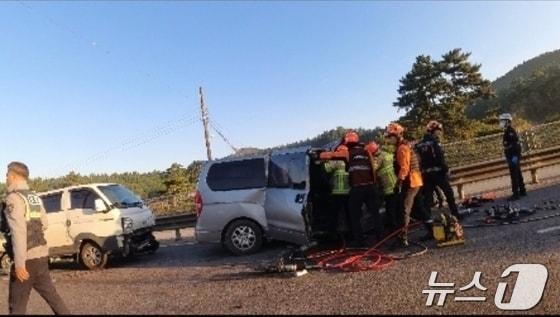 서산 팔봉면 교통사고 현장. &#40;서산소방서 제공&#41; / 뉴스1