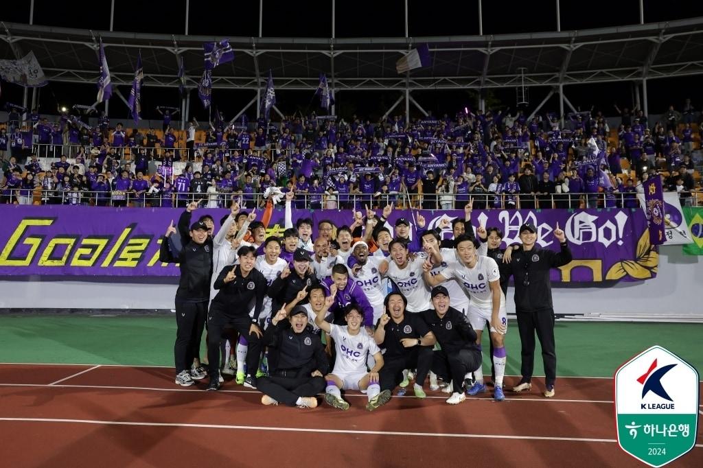 FC안양이 창단 후 처음으로 1부리그 승격에 가까워졌다. &#40;한국프로축구연맹 제공&#41;