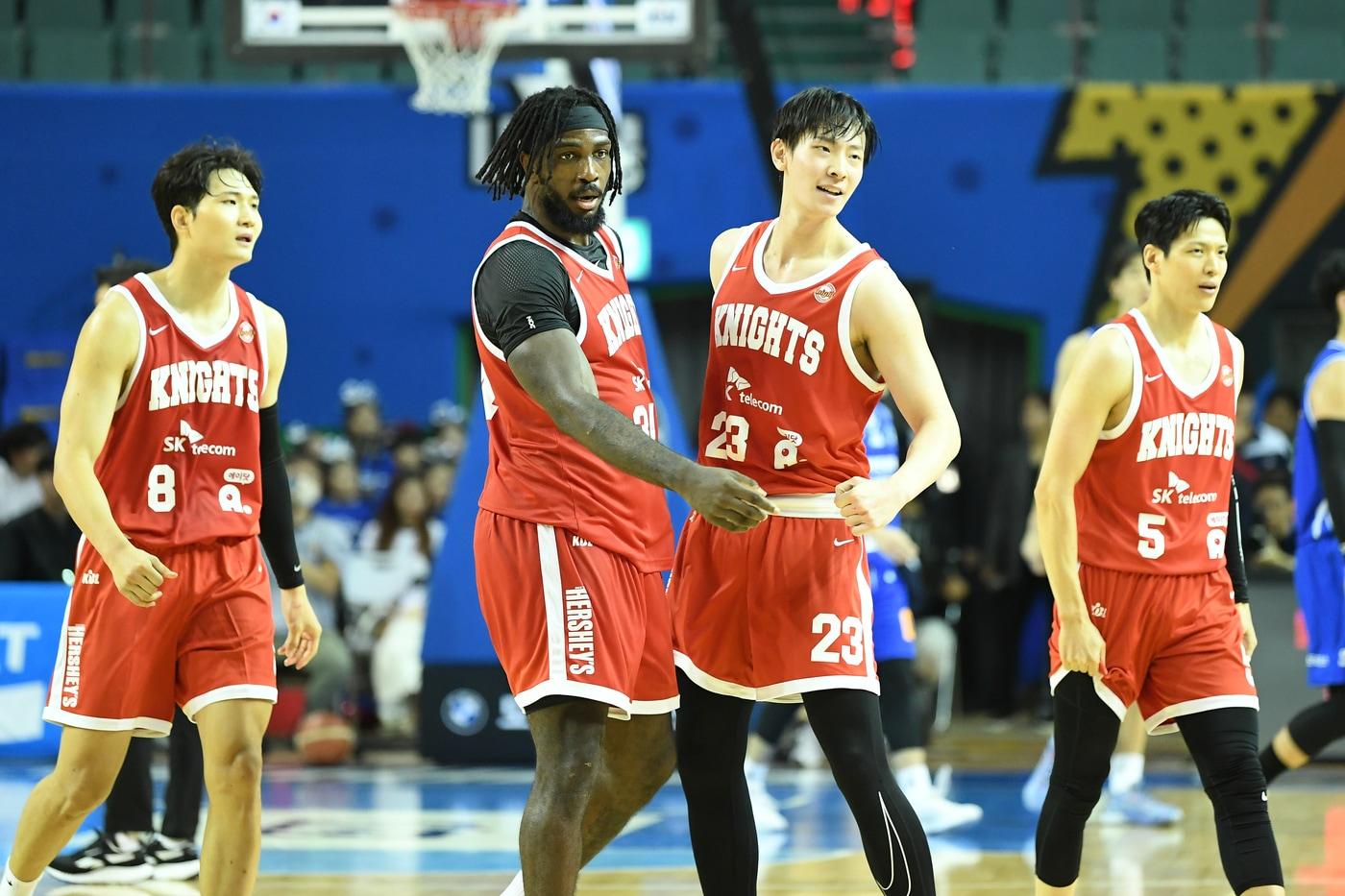 서울 SK가 서울 삼성을 꺾고 시즌 3승째를 달성했다.&#40;KBL 제공&#41;