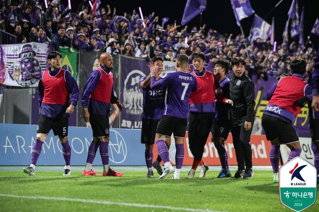 FC안양은 29일 열린 K리그2 37라운드 전남 드래곤즈와 홈 경기에서 1-1로 비겼다. &#40;한국프로축구연맹 제공&#41;