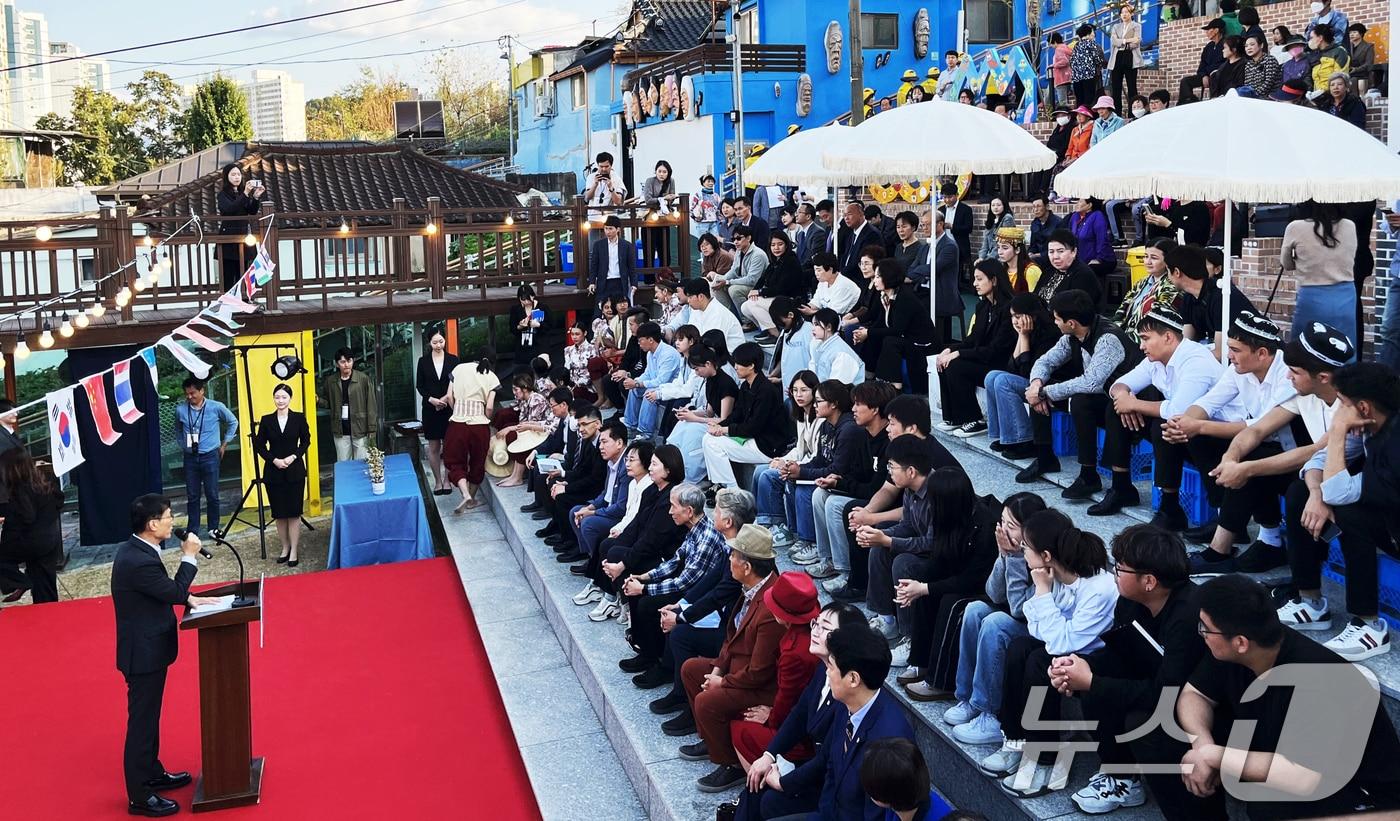 지난해 10월 광주 서구 양동 발산마을에서 진행한 &#39;2023 아시아문화탐험대&#39;.&#40;광주시 제공&#41;/뉴스1