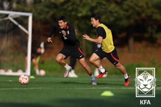 이재성&#40;오른쪽&#41;과 김민재가 독일 무대에서 맞대결을 벌일 예정이다. &#40;한국프로축구연맹 제공&#41;