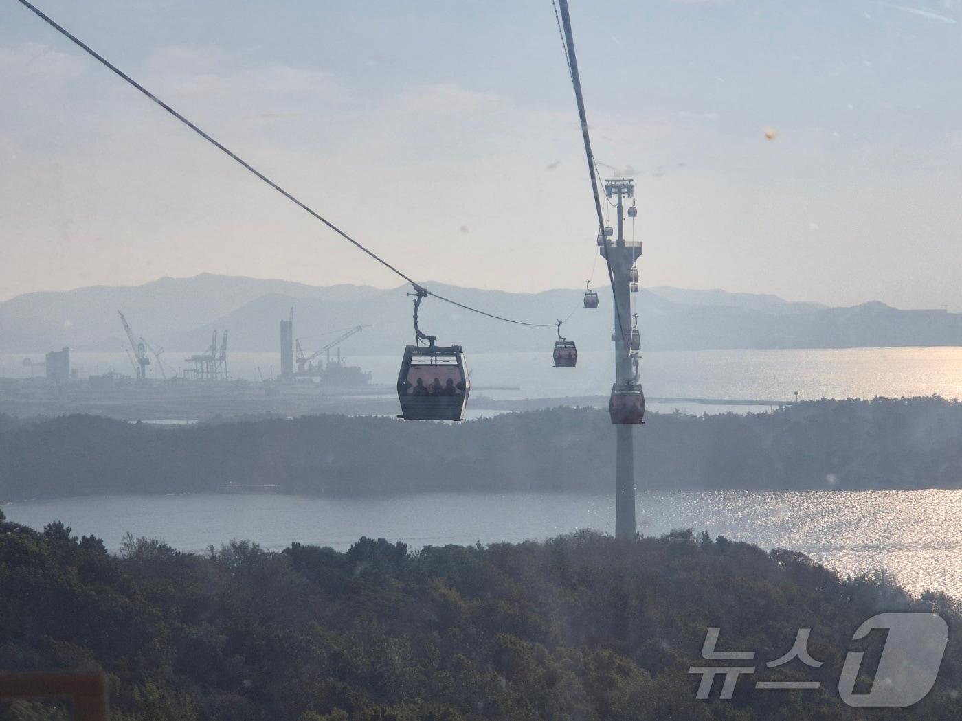 지난 30일 전남 목포시 해상케이블카 몸체 안에서 찍은 풍경 ⓒ News1 이시명 기자