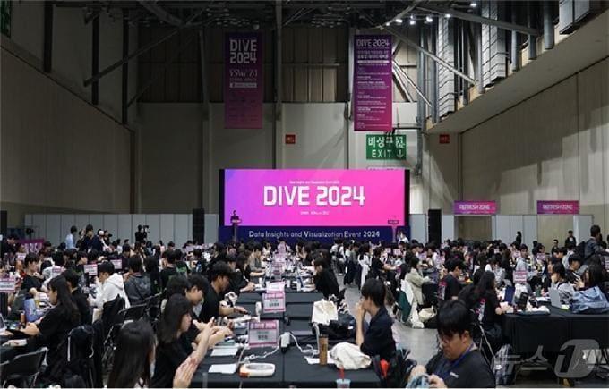 &#39;다이브&#40;DIVE&#41; 2024&#39;에서 청년들이 경연을 펼치고 있다&#40;부산시청 제공&#41;