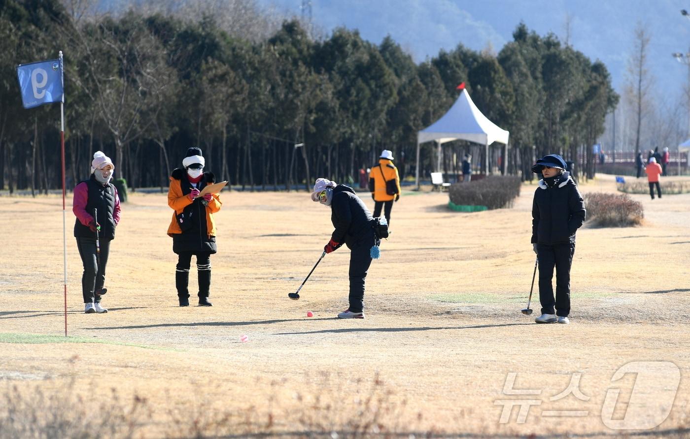 지난해 화천에서 열린 전국 파크골프 왕중왕전 대회.&#40;화천군 제공&#41;