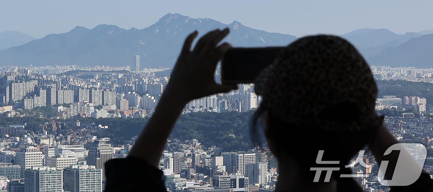 9일 오전 서울 중구 남산에서 바라본 아파트 단지의 모습. 2024.10.9/뉴스1 ⓒ News1 김진환 기자