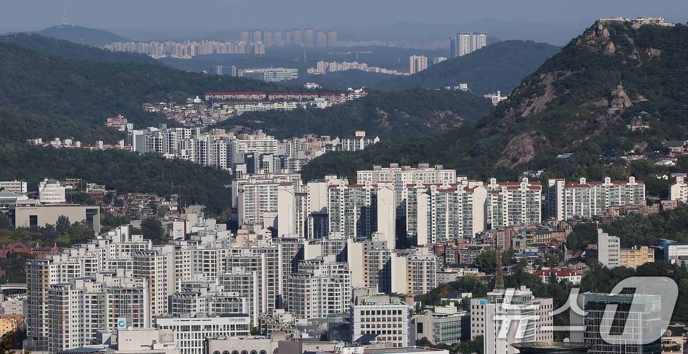 서울 중구 남산에서 바라본 아파트 단지의 모습. 2024.10.9/뉴스1 ⓒ News1 김진환 기자