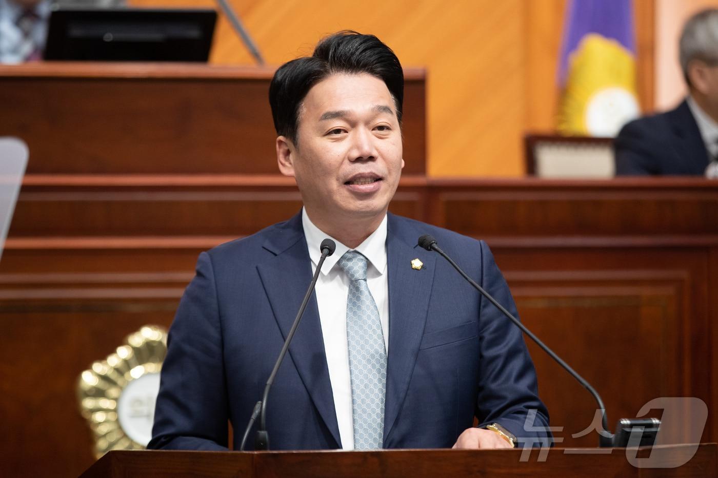 설경민 군산시의회 의원이 본회의장에서 5분 발언을 하고 있다.&#40;군산시의회 제공&#41; 2024.11.11/뉴스1