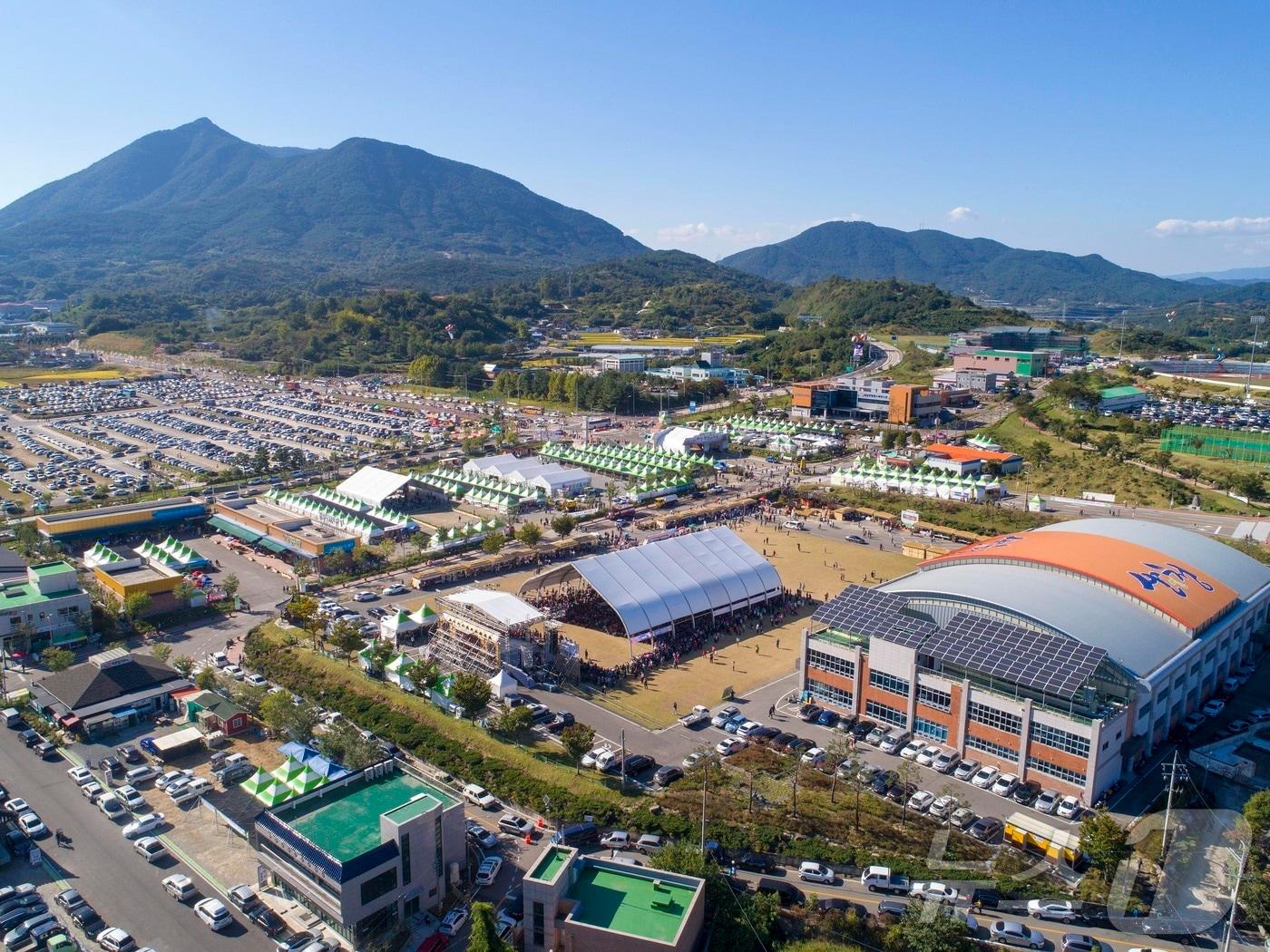 산청군 한방약초산업특구&#40;산청군 제공&#41;.