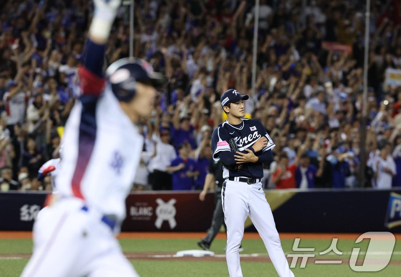 13일&#40;현지시간&#41; 오후 대만 타이베이시 타이베이돔에서 열린 2024 WBSC 프리미어12 B조 예선 대한민국과 대만의 경기, 2회말 대만 공격 2사만루 상황에서 대한민국 선발 고영표가 천천웨이에게 만루 홈런을 허용하고 있다. 2024.11.13/뉴스1 ⓒ News1 장수영 기자