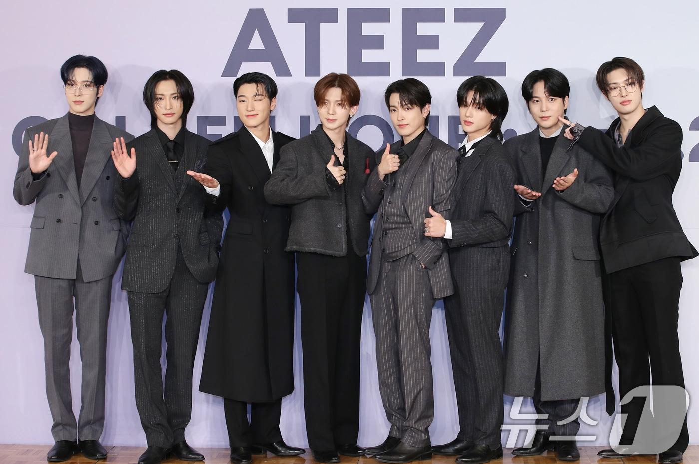 그룹 에이티즈&#40;ATEEZ&#41; 윤호&#40;왼쪽부터&#41;와 성화, 산, 여상, 홍중, 우영, 종호, 민기가 14일 서울 송파구 롯데호텔에서 가진 미니 11집 &#39;골든 아워 : 파트 2 &#40;GOLDEN HOUR : Part.2&#41;&#39; 발매 기자간담회에서 포즈를 취하고 있다. 2024.11.14/뉴스1 ⓒ News1 권현진 기자