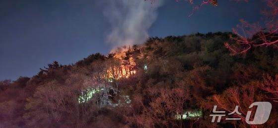 지난 4월13일 불이 났던 부산 사하구 천마산 모습&#40;사하경찰서 제공&#41;. 