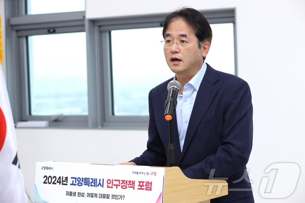 14일 고양시 백석 업무빌딩에서 열린 &#39;2024 고양시 인구정책포럼&#39;에서 이동환 시장이 고양시의 인구정책 방향에 대해 연설하고 있다. &#40;고양시 제공&#41;