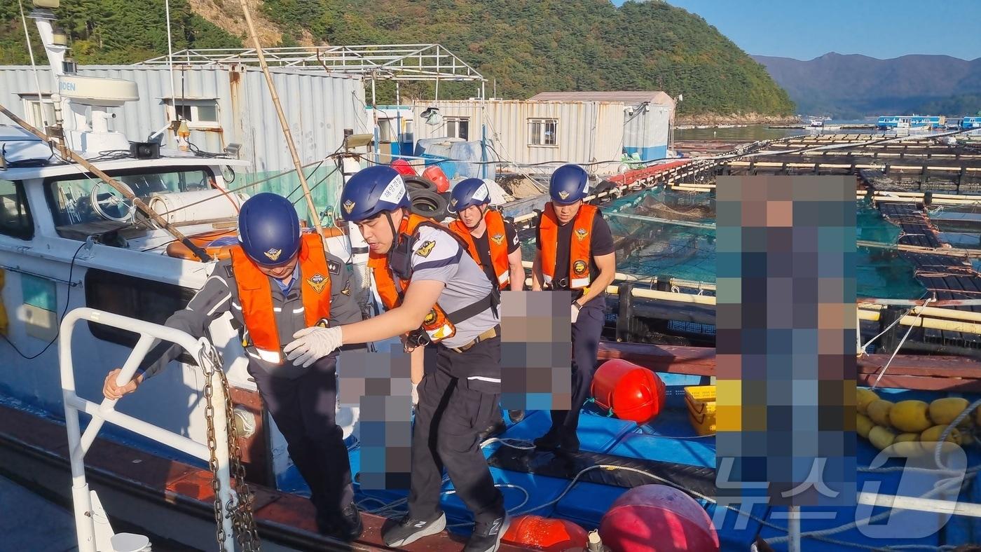 16일 오후 경남 통영시 추봉도 인근 해상 선원 해상 추락 사고 현장.&#40;통영 해양경찰 제공&#41;